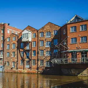 42 The Calls 4*, Leeds (West Yorkshire) United Kingdom